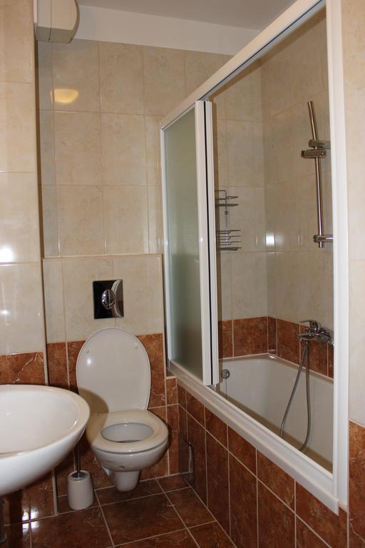 Deluxe Apartment Manuela With Balcony Top Center Split Exterior foto